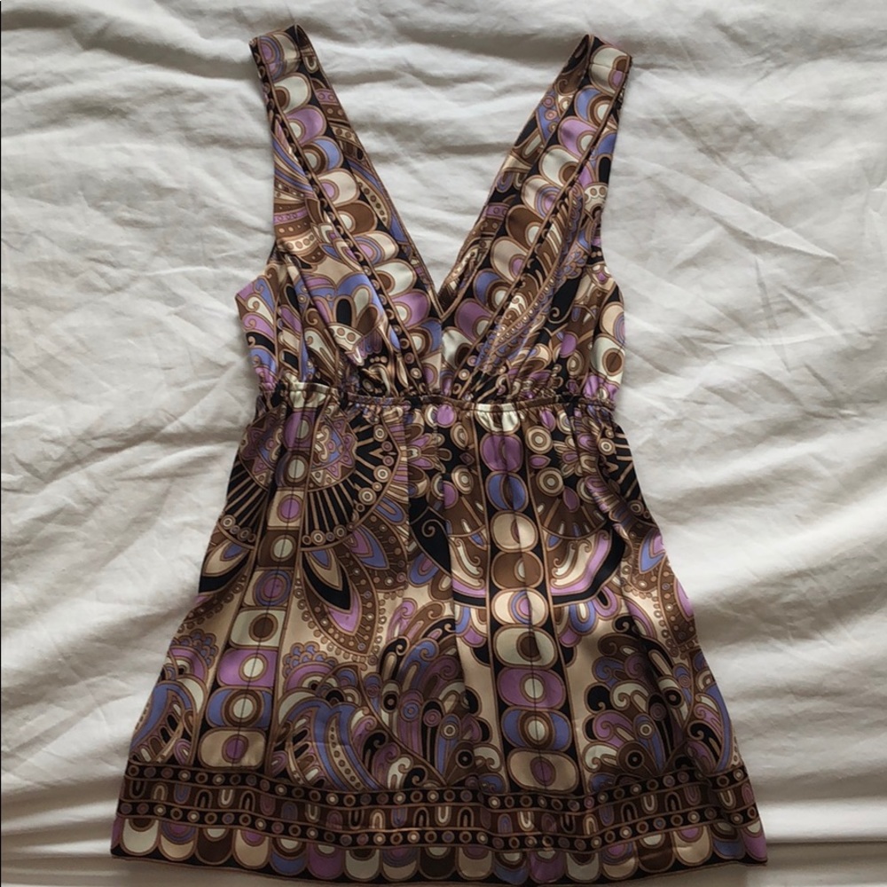 Alex and Olivia silk v neck top size small.